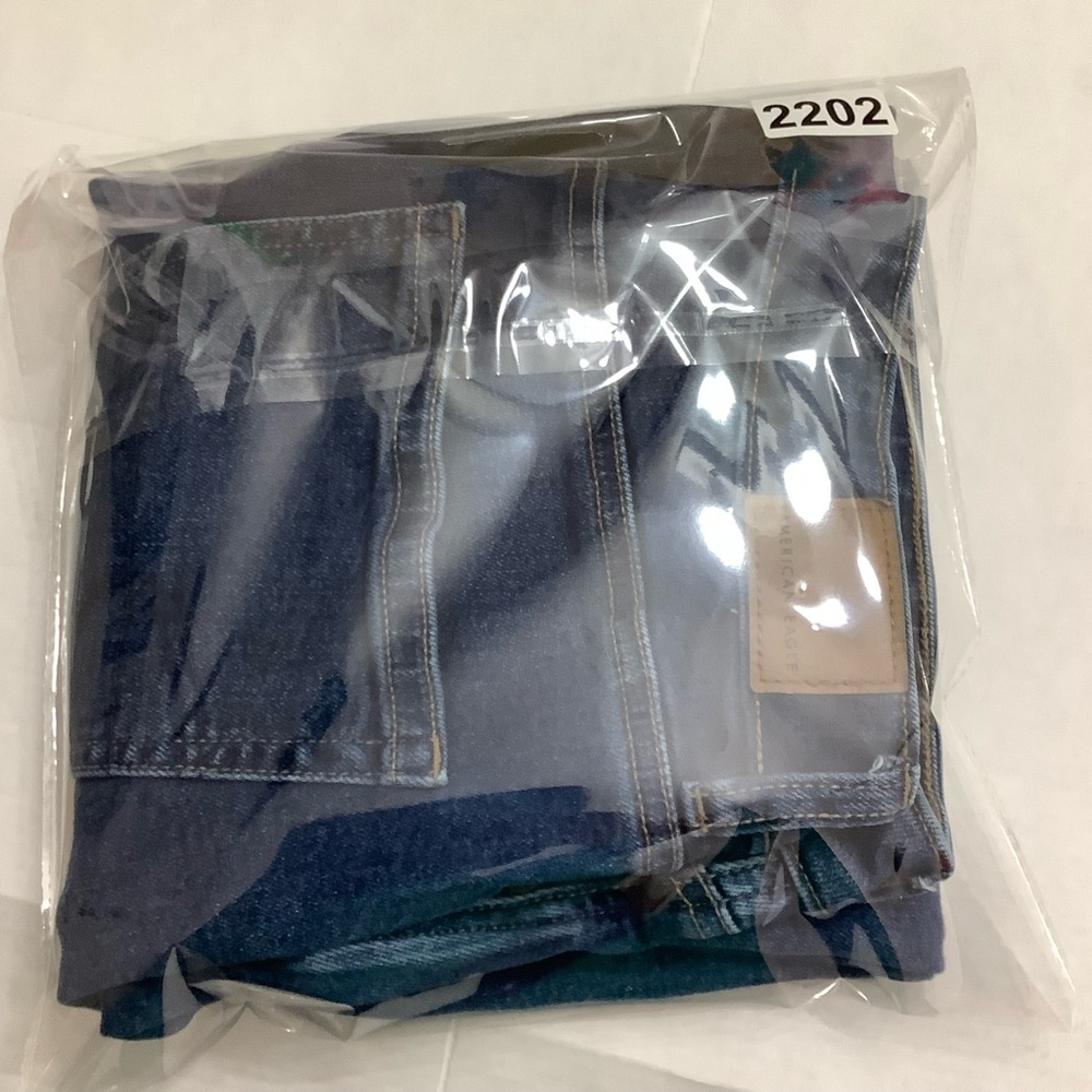 American Eagle Outfitters Mom Jeans Cropped - Picture 12 of 12